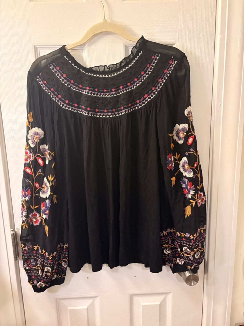 Anthropologie Akemi + Kin Louise Black Embroidered Floral Blouse Size Medium